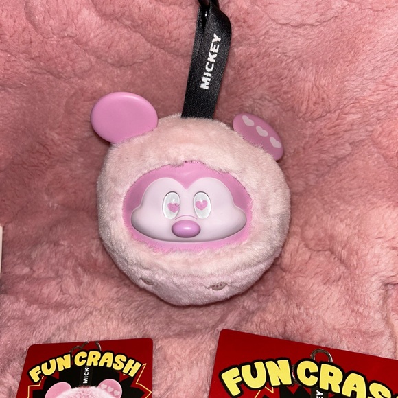 Disney Miniso Fun Crash Heart Mickey Box Pendant - Picture 4 of 9